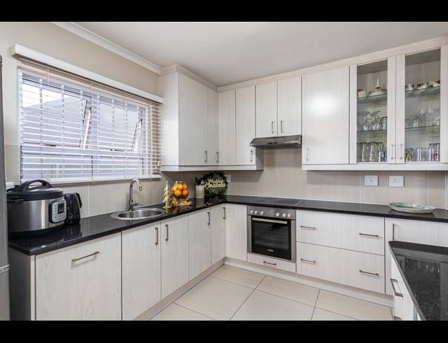 4 BEDROOM FREESTANDING FOR SALE IN SUNNINGDALE
